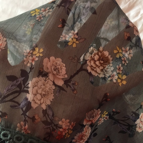 Floral blouse - Picture 4 of 4